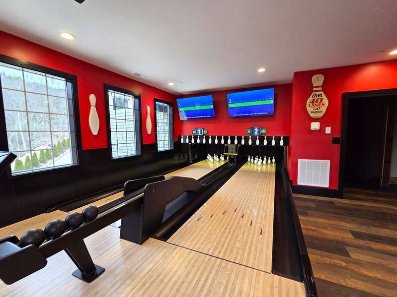 Pigeon Forge Rentals with Duckpin Bowling